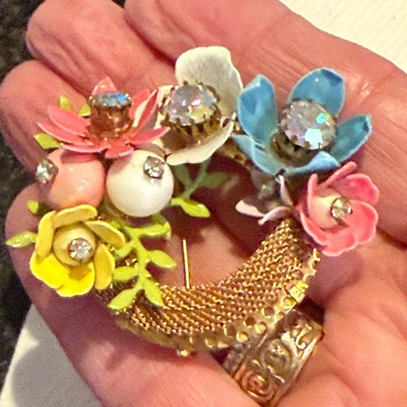Vintage Enamel & AB Rhinestone Floral Wreath Brooch with Link/Blue/Yellow Gold - Picture 7 of 7